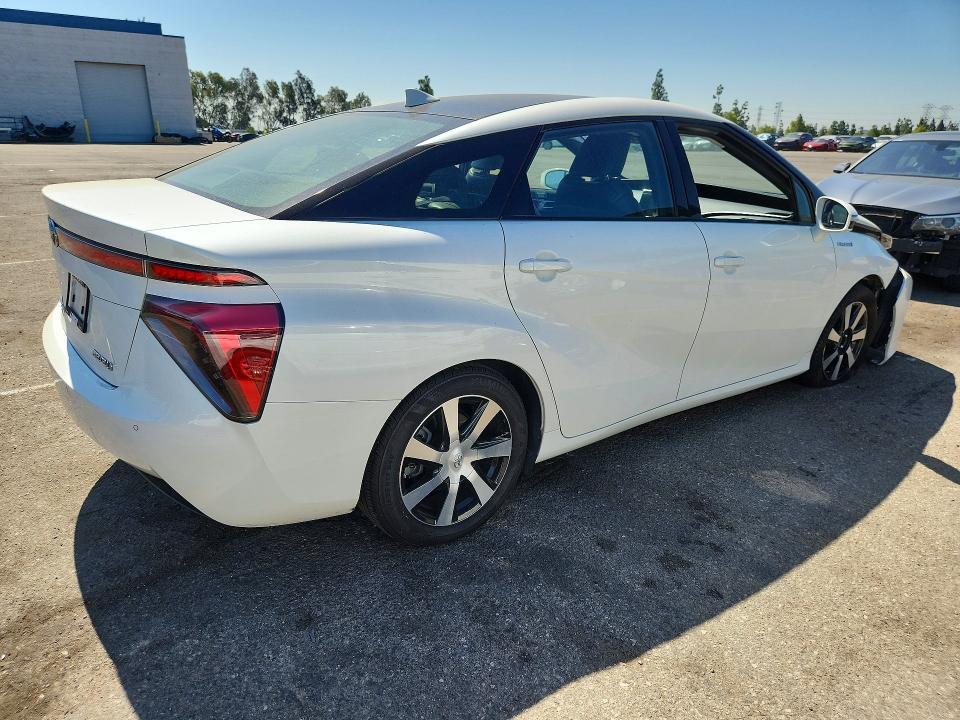 2017 TOYOTA MIRAI BASE — Фото 3 из 12