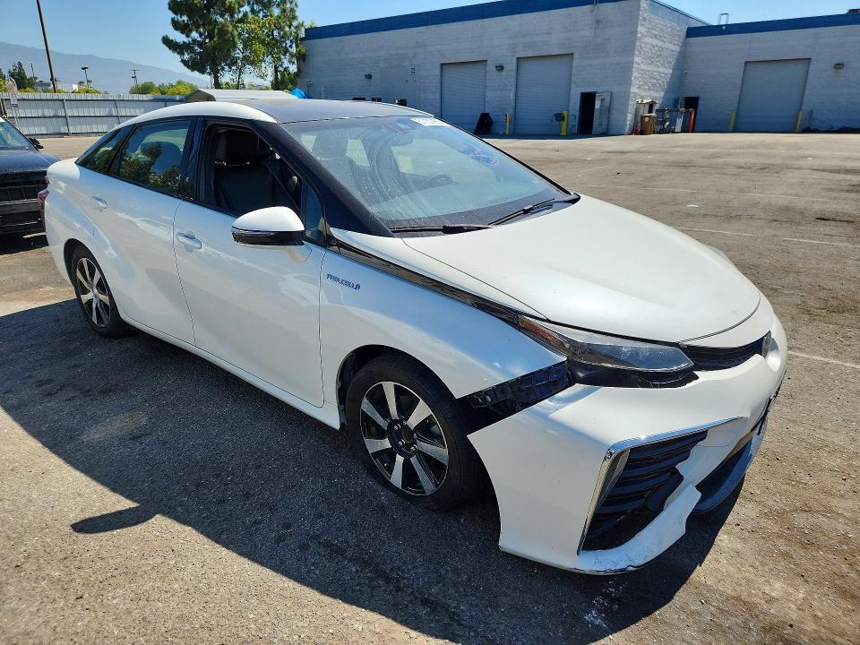 2017 TOYOTA MIRAI BASE — Фото 4 из 12