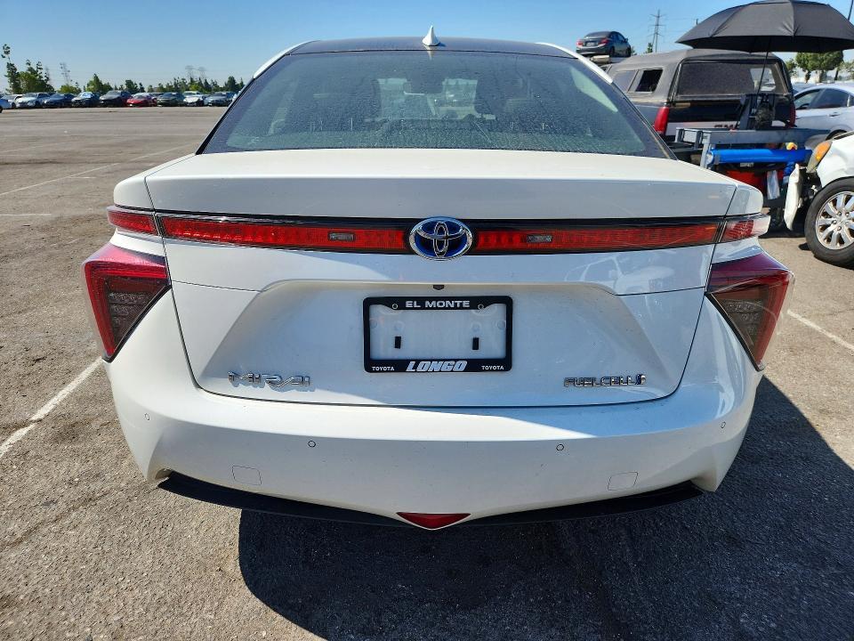 2017 TOYOTA MIRAI BASE — Фото 6 из 12