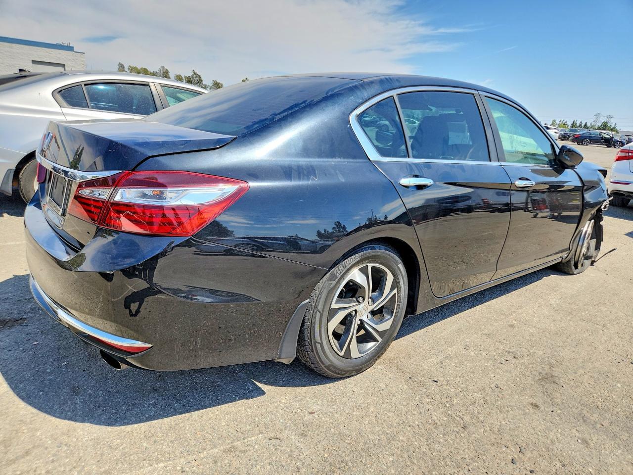 2017 HONDA ACCORD LX — Фото 3 из 12