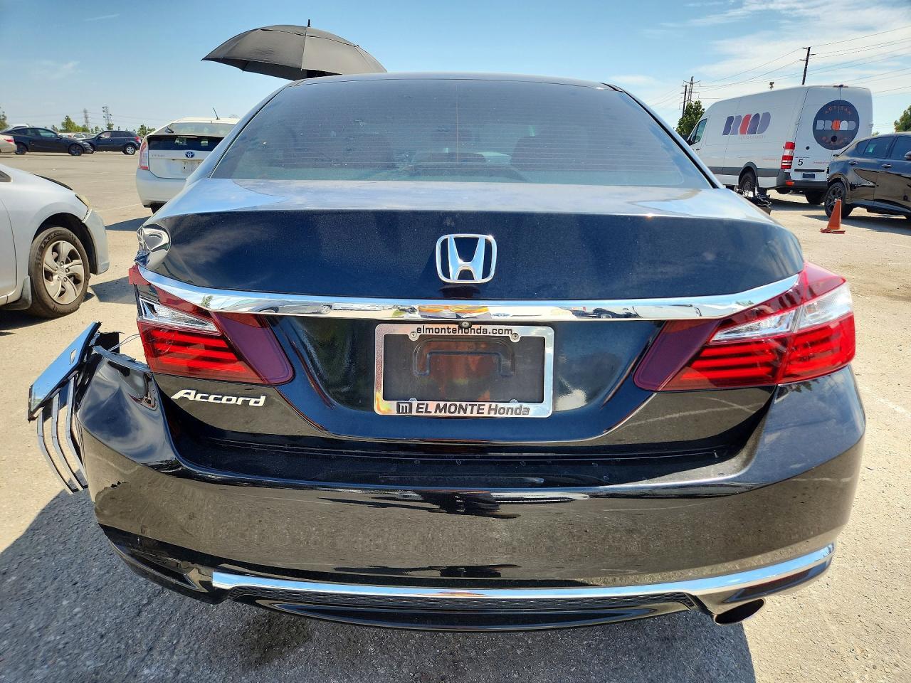 2017 HONDA ACCORD LX — Фото 6 из 12