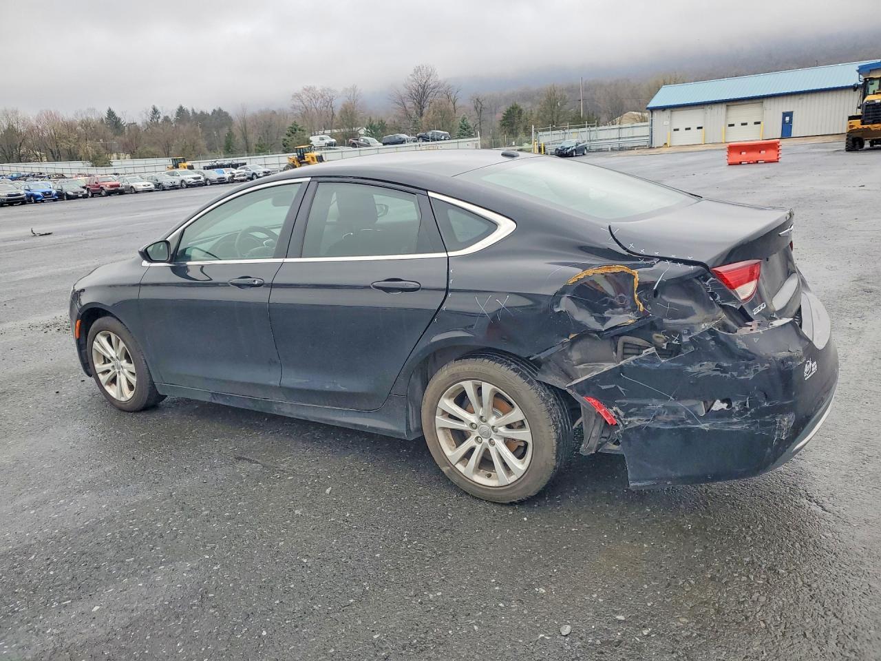 2015 CHRYSLER 200 LIMITED — Фото 2 из 12