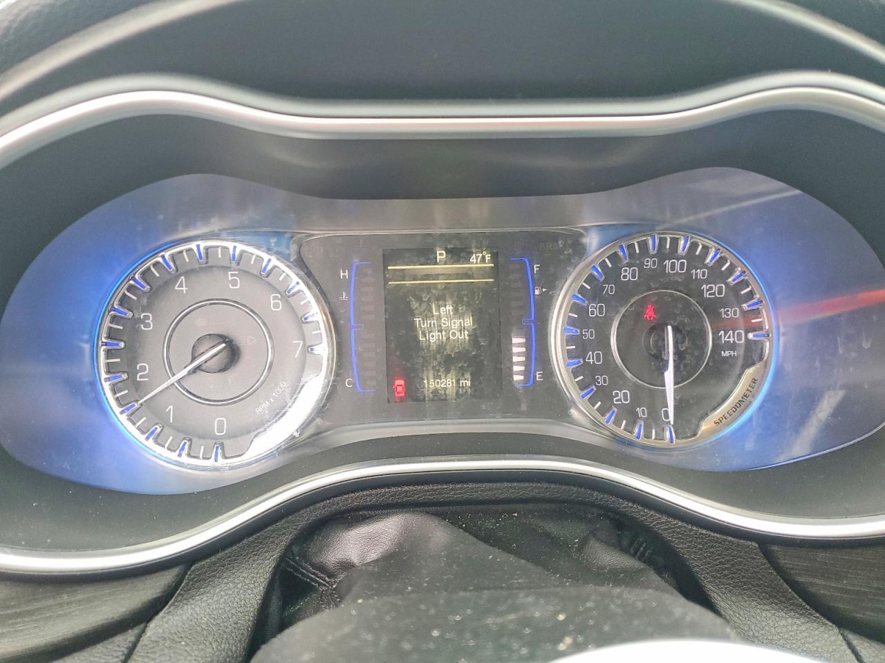 2015 CHRYSLER 200 LIMITED — Фото 9 из 12