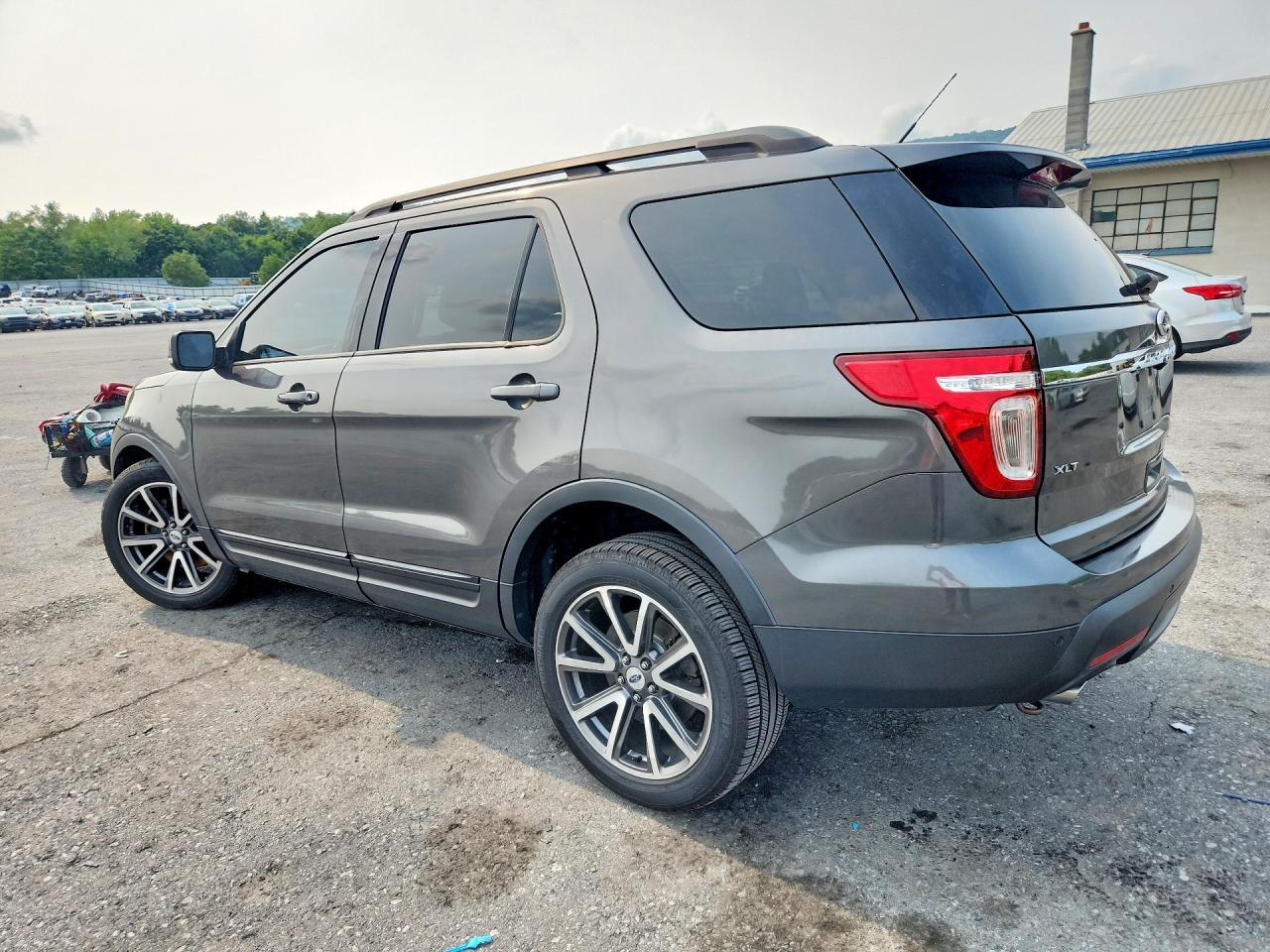 2015 FORD EXPLORER XLT — Фото 2 из 13