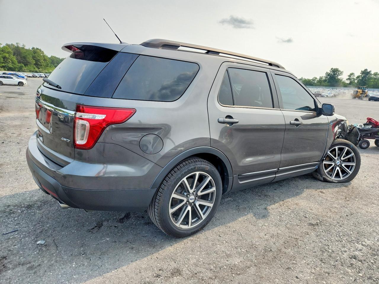 2015 FORD EXPLORER XLT — Фото 3 из 13