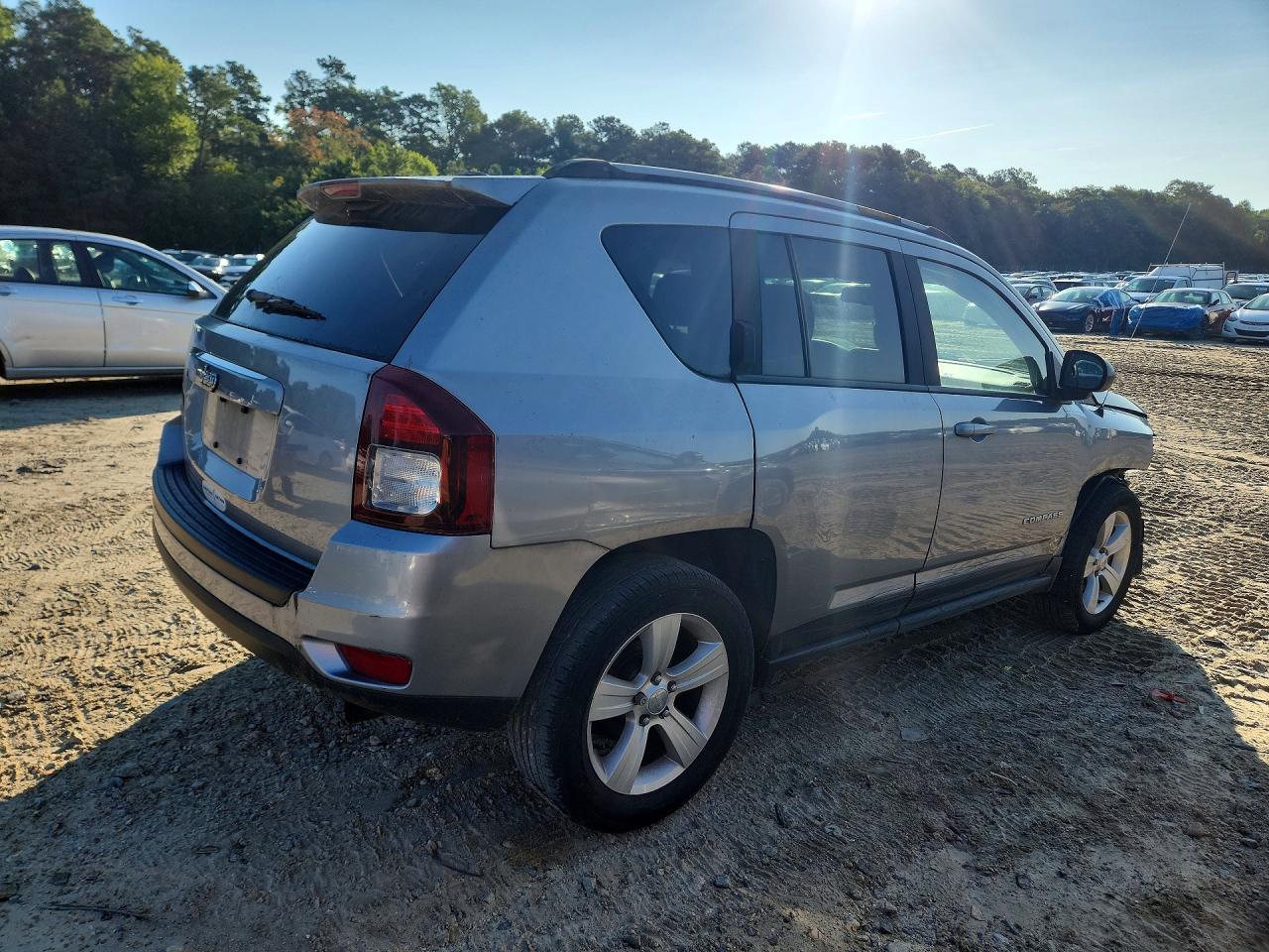 1C4NJDBB9FD292094 2015 JEEP COMPASS photo no. 3