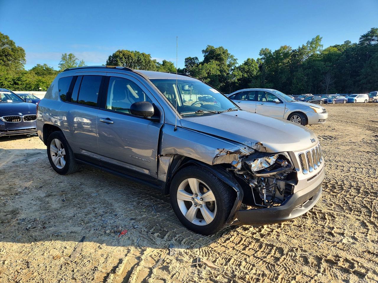 1C4NJDBB9FD292094 2015 JEEP COMPASS photo no. 4