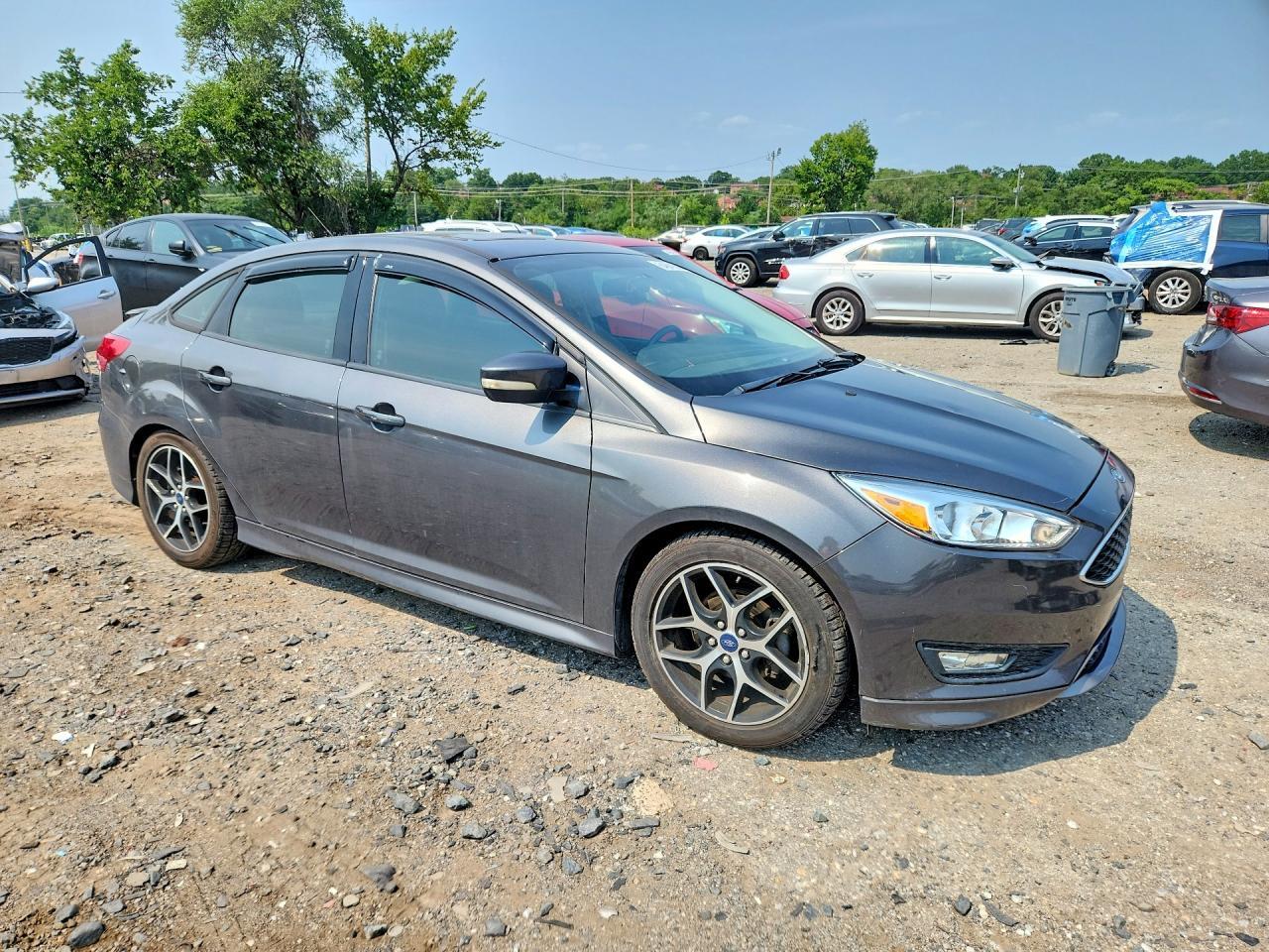 1FADP3F24FL237885 2015 FORD FOCUS photo no. 4