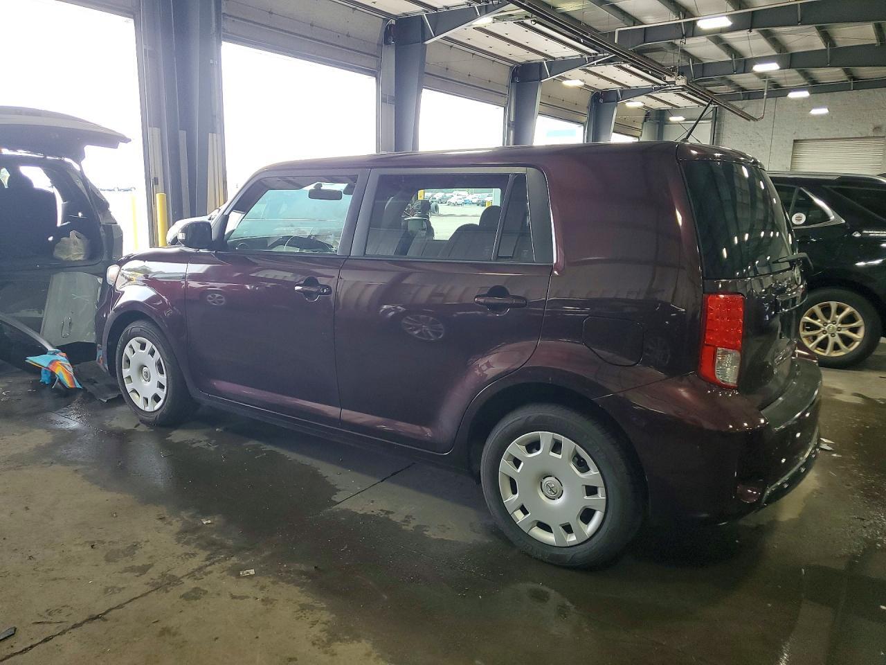 JTLZE4FE8FJ081100 2015 SCION XB photo no. 2