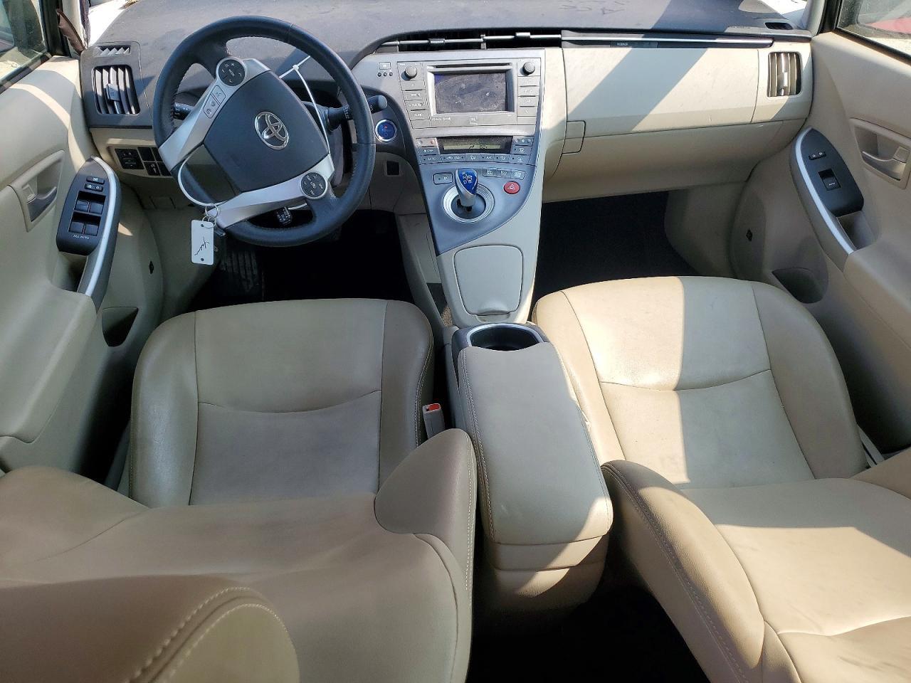 2015 TOYOTA PRIUS FOUR — Фото 8 из 13