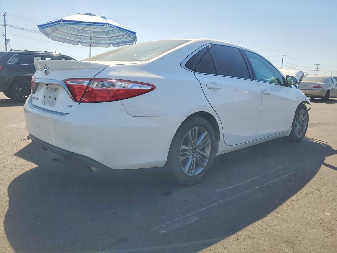 2015 TOYOTA CAMRY SE — Фото 3 из 12