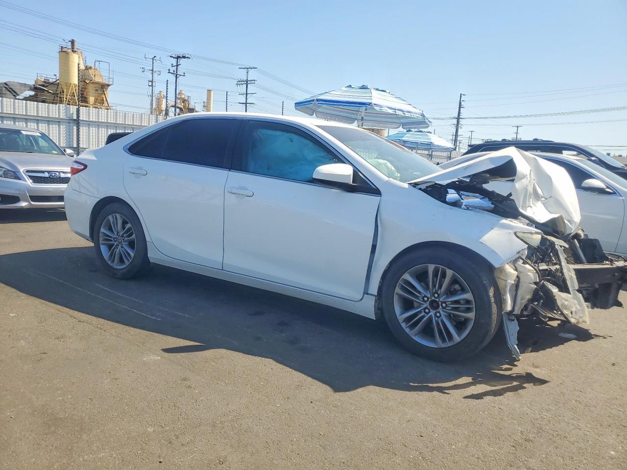 2015 TOYOTA CAMRY SE — Фото 4 из 12