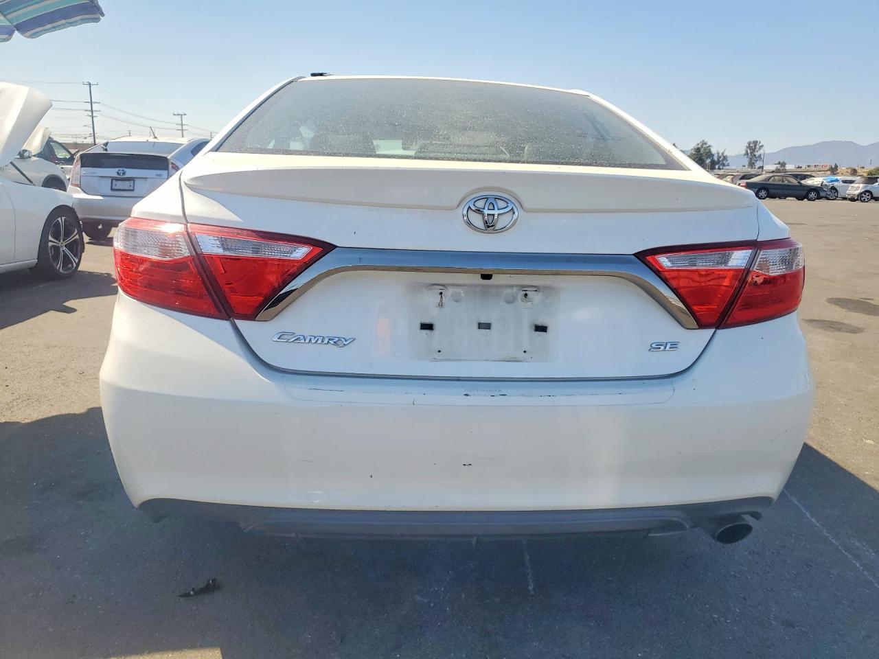 2015 TOYOTA CAMRY SE — Фото 6 из 12