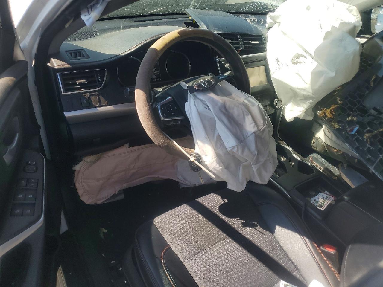 2015 TOYOTA CAMRY SE — Фото 8 из 12