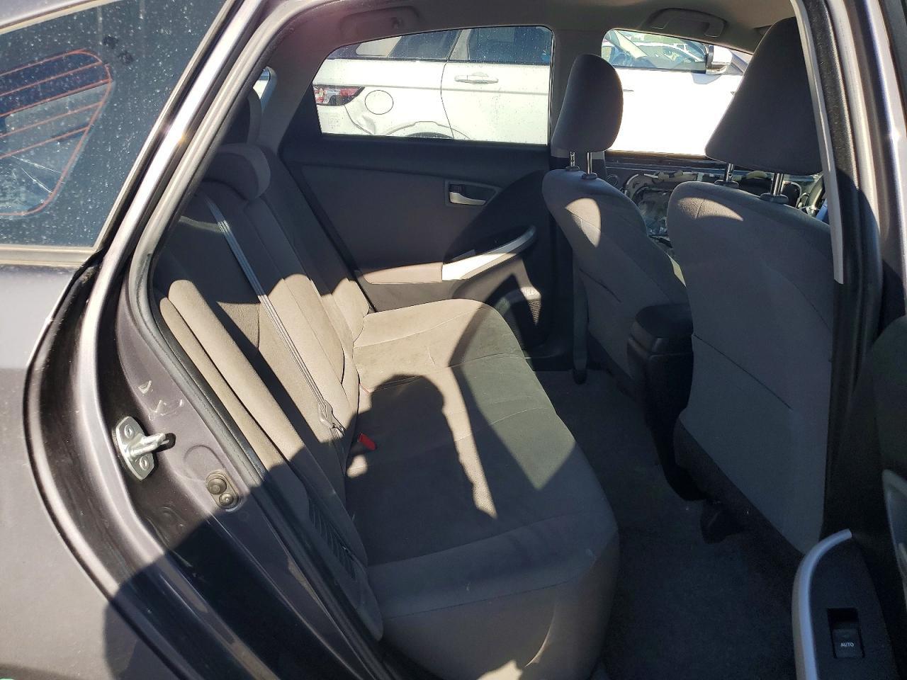 2014 TOYOTA PRIUS TWO — Фото 11 из 14