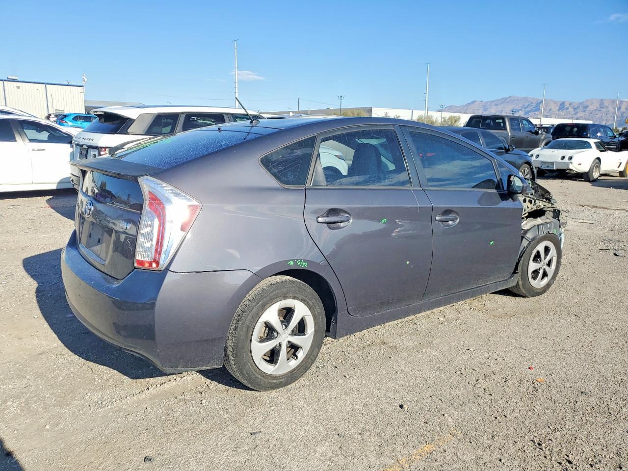 2014 TOYOTA PRIUS TWO — Фото 3 из 14