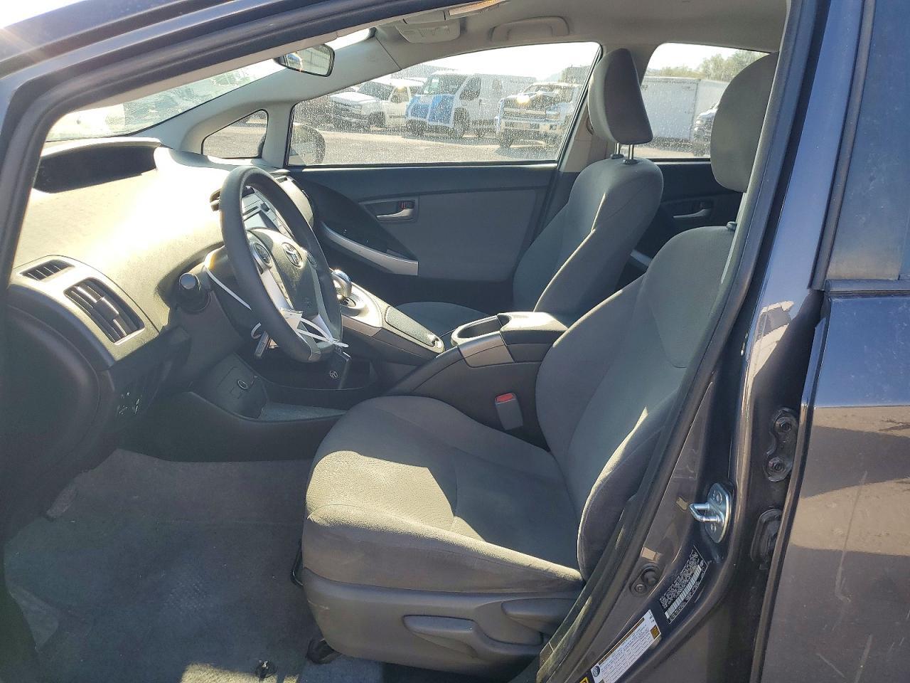 2014 TOYOTA PRIUS TWO — Фото 7 из 14