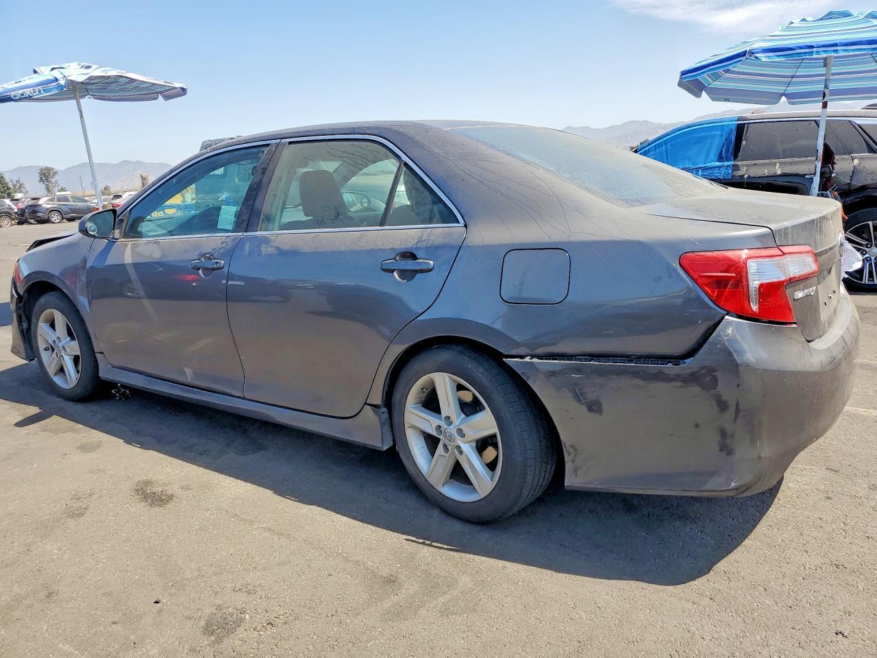 2014 TOYOTA CAMRY SE — Фото 2 из 12