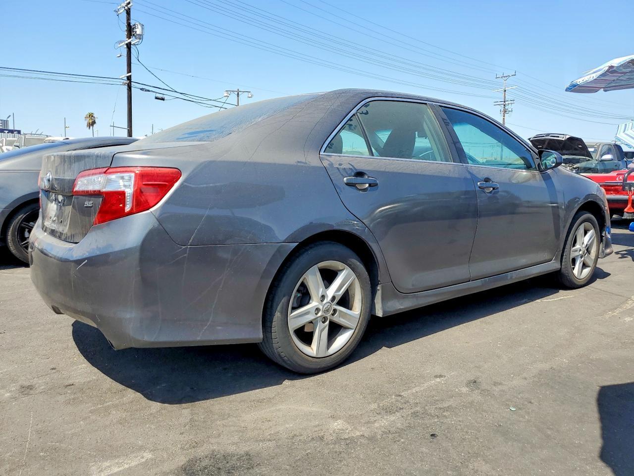 2014 TOYOTA CAMRY SE — Фото 3 из 12