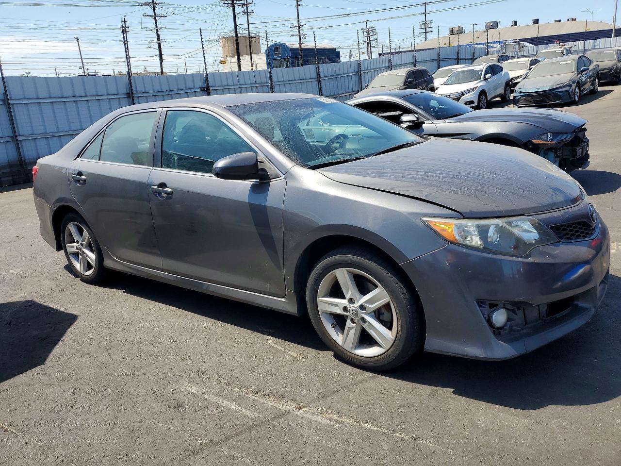 2014 TOYOTA CAMRY SE — Фото 4 из 12