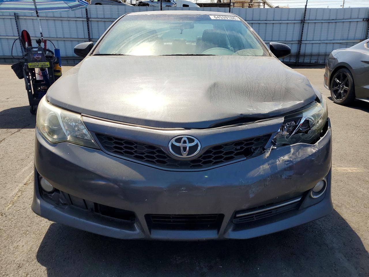 2014 TOYOTA CAMRY SE — Фото 5 из 12