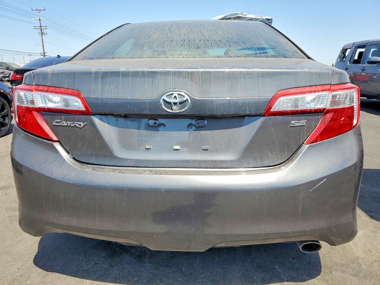2014 TOYOTA CAMRY SE — Фото 6 из 12
