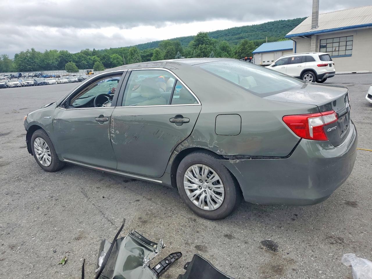 2013 TOYOTA CAMRY HYBRID LE — Фото 2 из 12