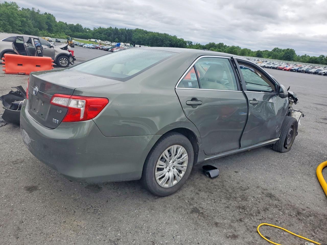 2013 TOYOTA CAMRY HYBRID LE — Фото 3 из 12