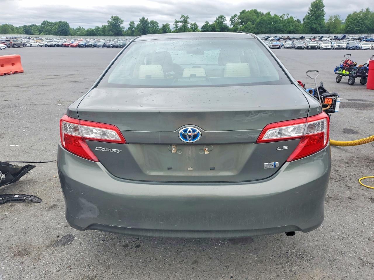 2013 TOYOTA CAMRY HYBRID LE — Фото 6 из 12