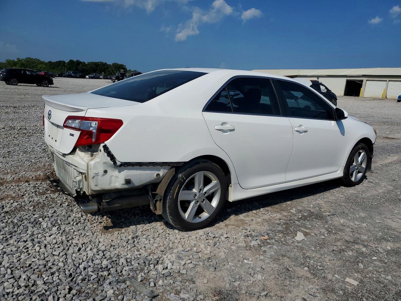2013 TOYOTA CAMRY SE — Фото 3 из 12