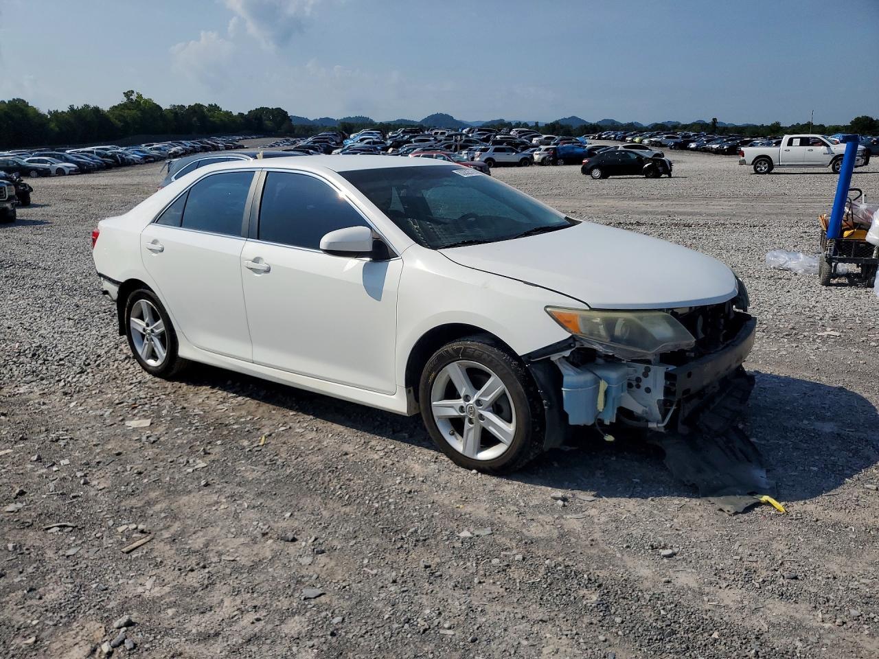 2013 TOYOTA CAMRY SE — Фото 4 из 12