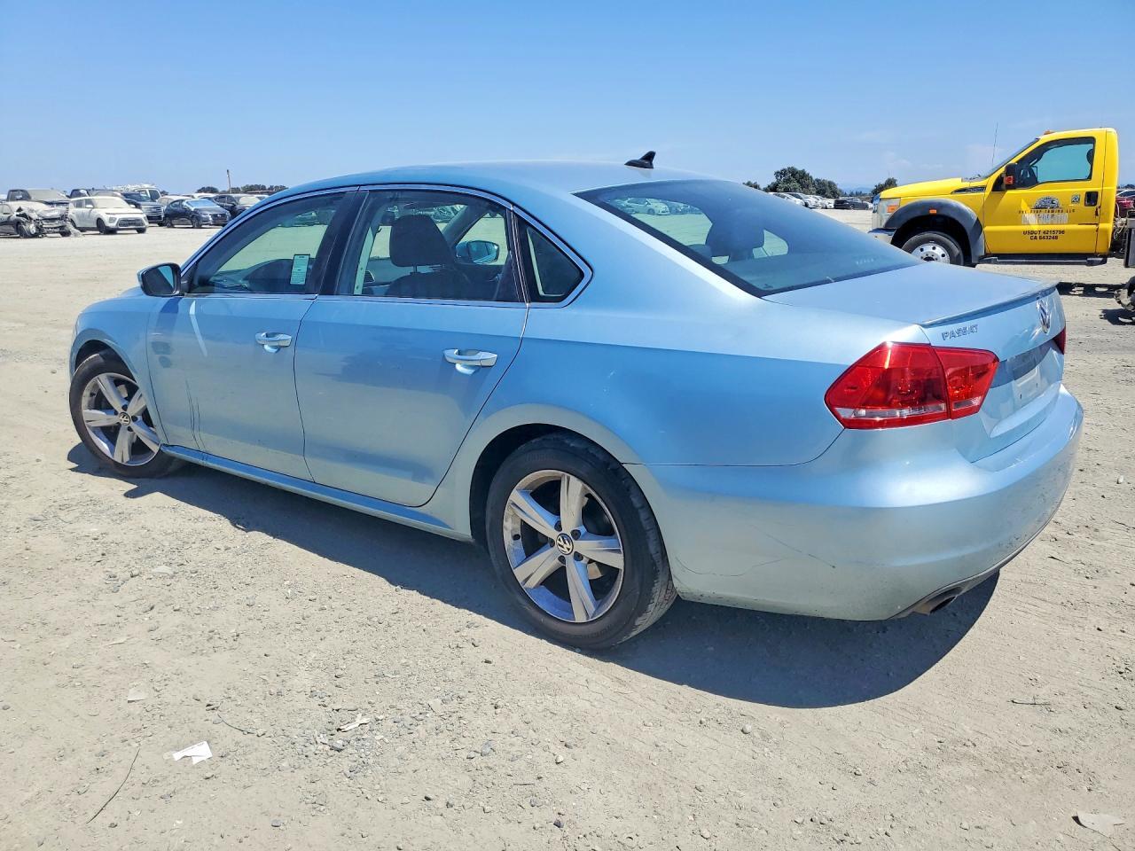 2013 VOLKSWAGEN PASSAT SE — Фото 2 из 12