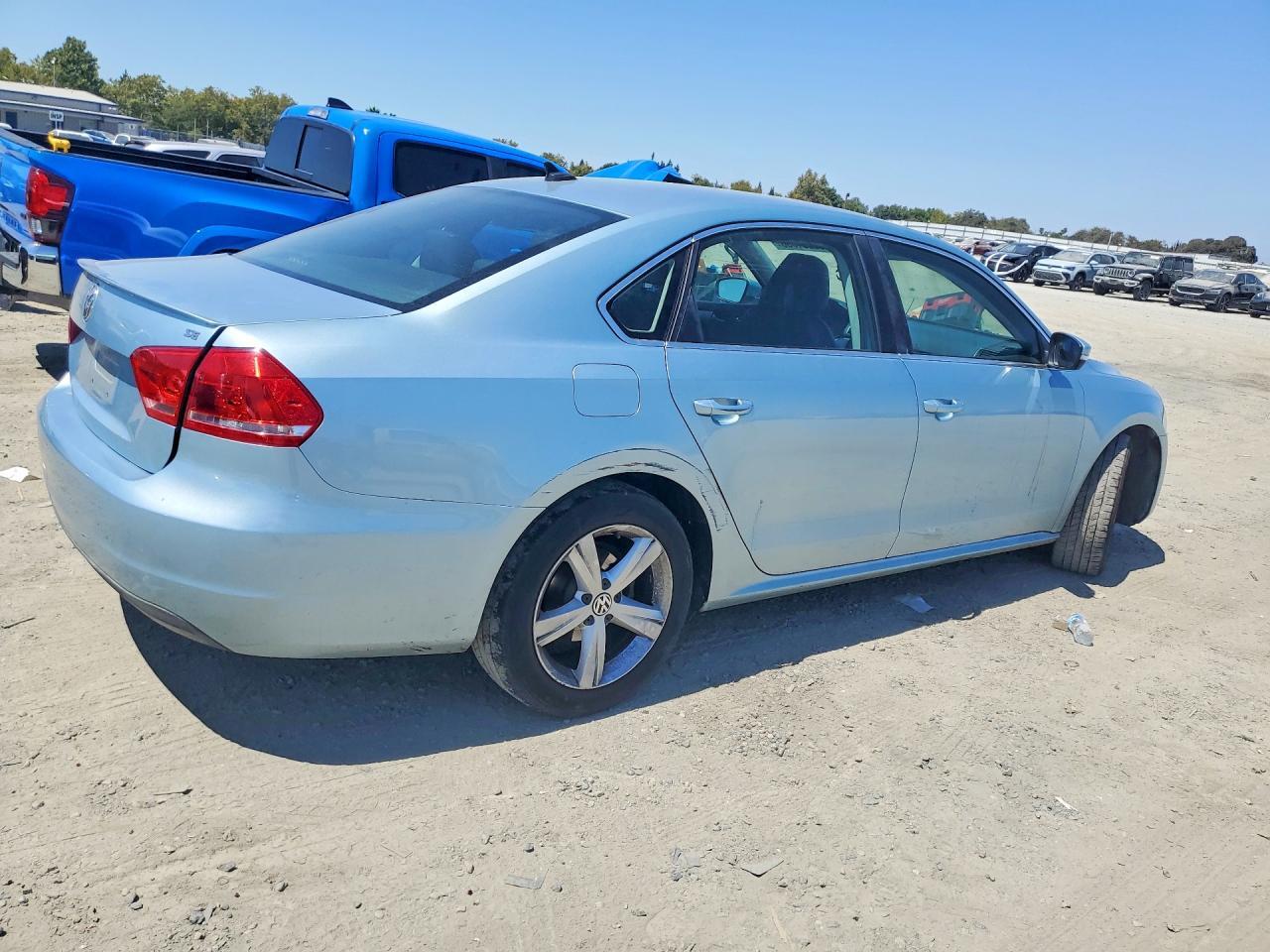 2013 VOLKSWAGEN PASSAT SE — Фото 3 из 12