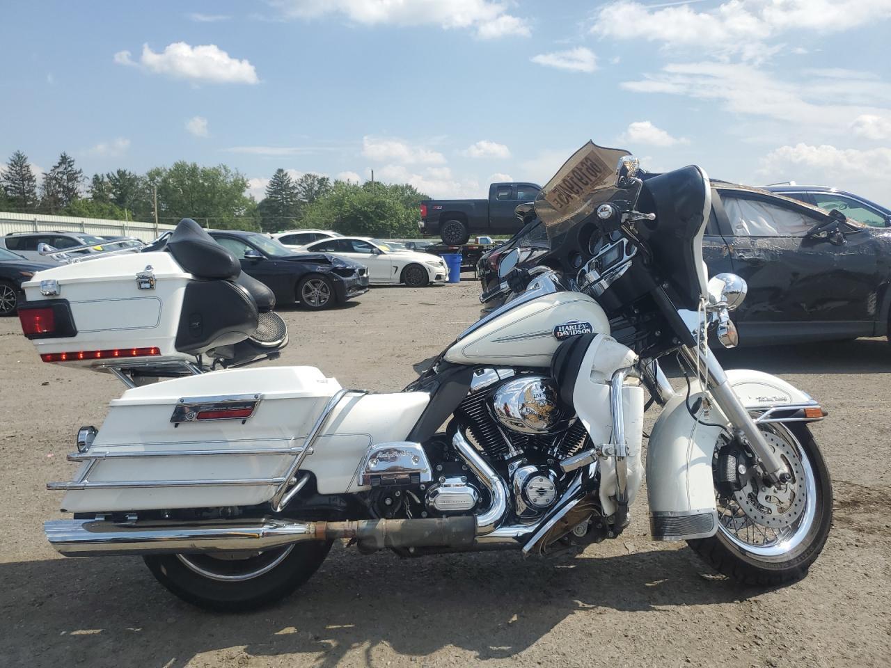 2012 HARLEY-DAVIDSON FLHTCU 1HD1FCM18CB605513