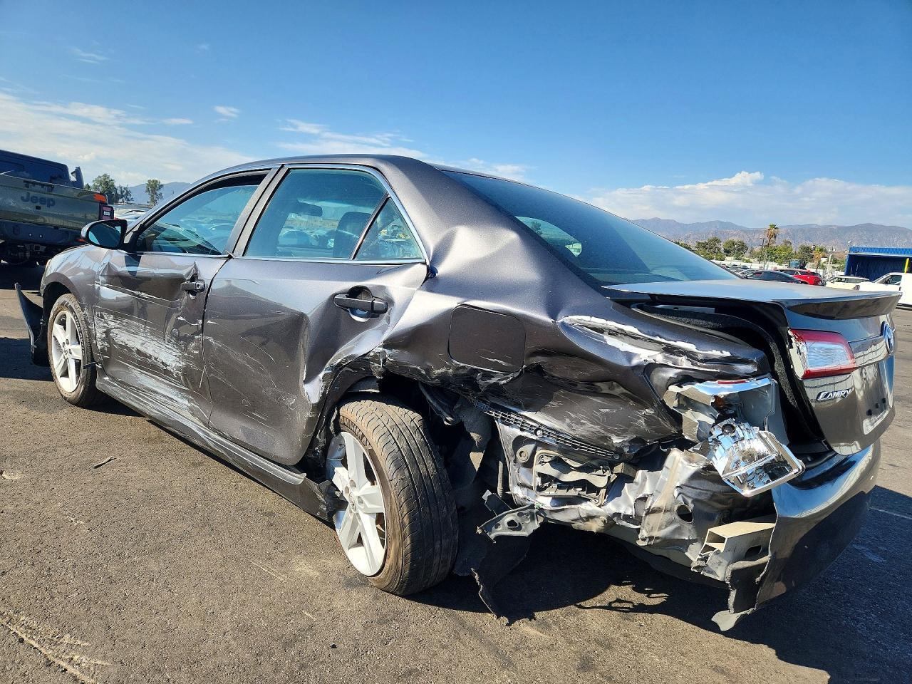 2012 TOYOTA CAMRY SE — Фото 2 из 12