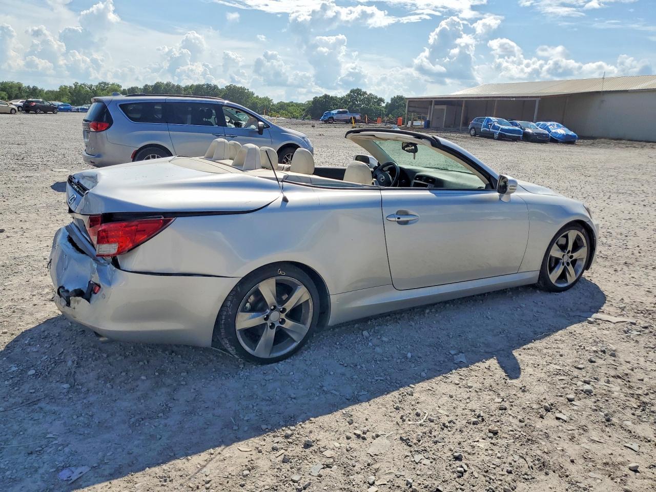 2010 LEXUS IS350 — Фото 3 из 12