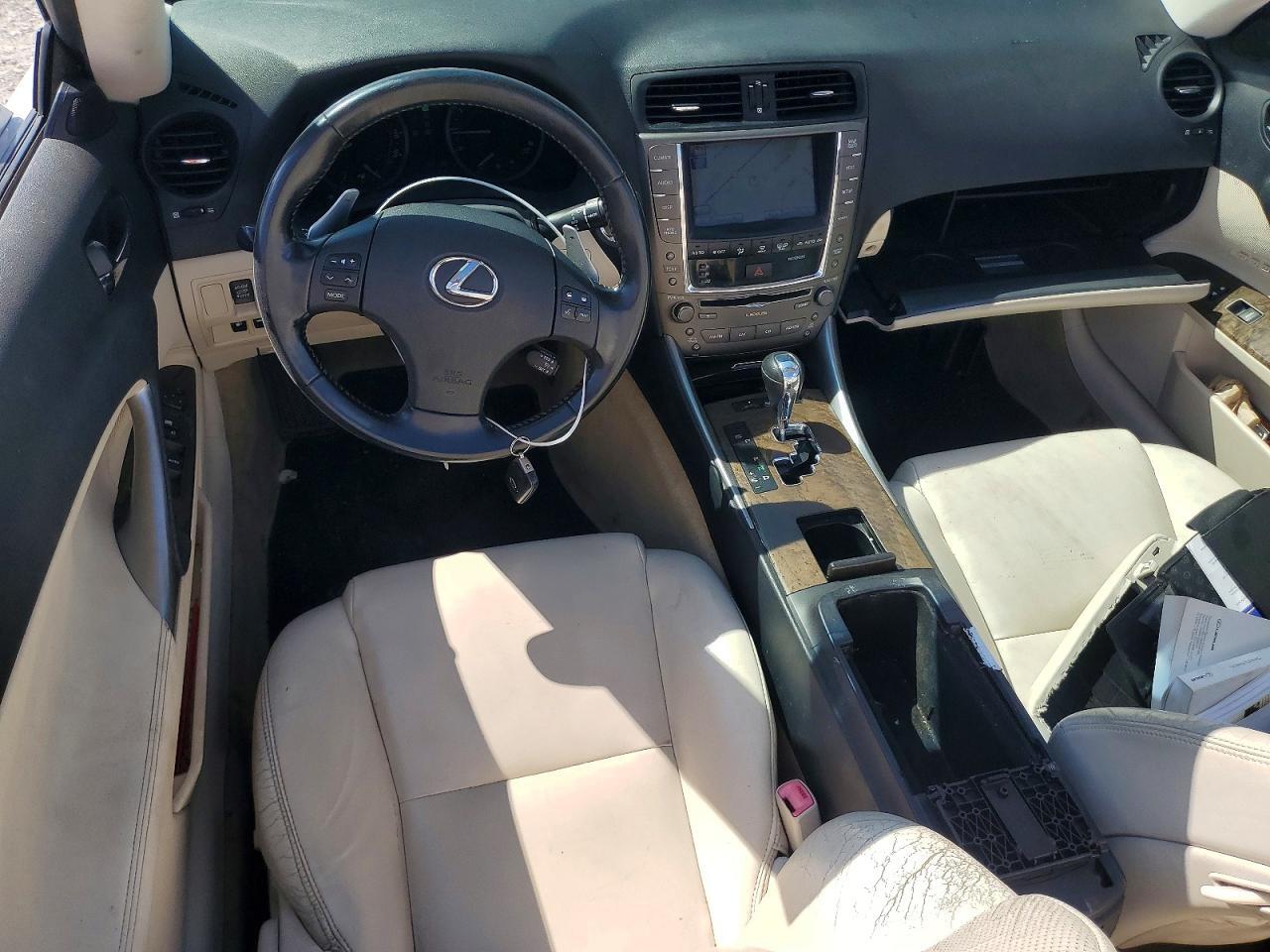 2010 LEXUS IS350 — Фото 8 из 12