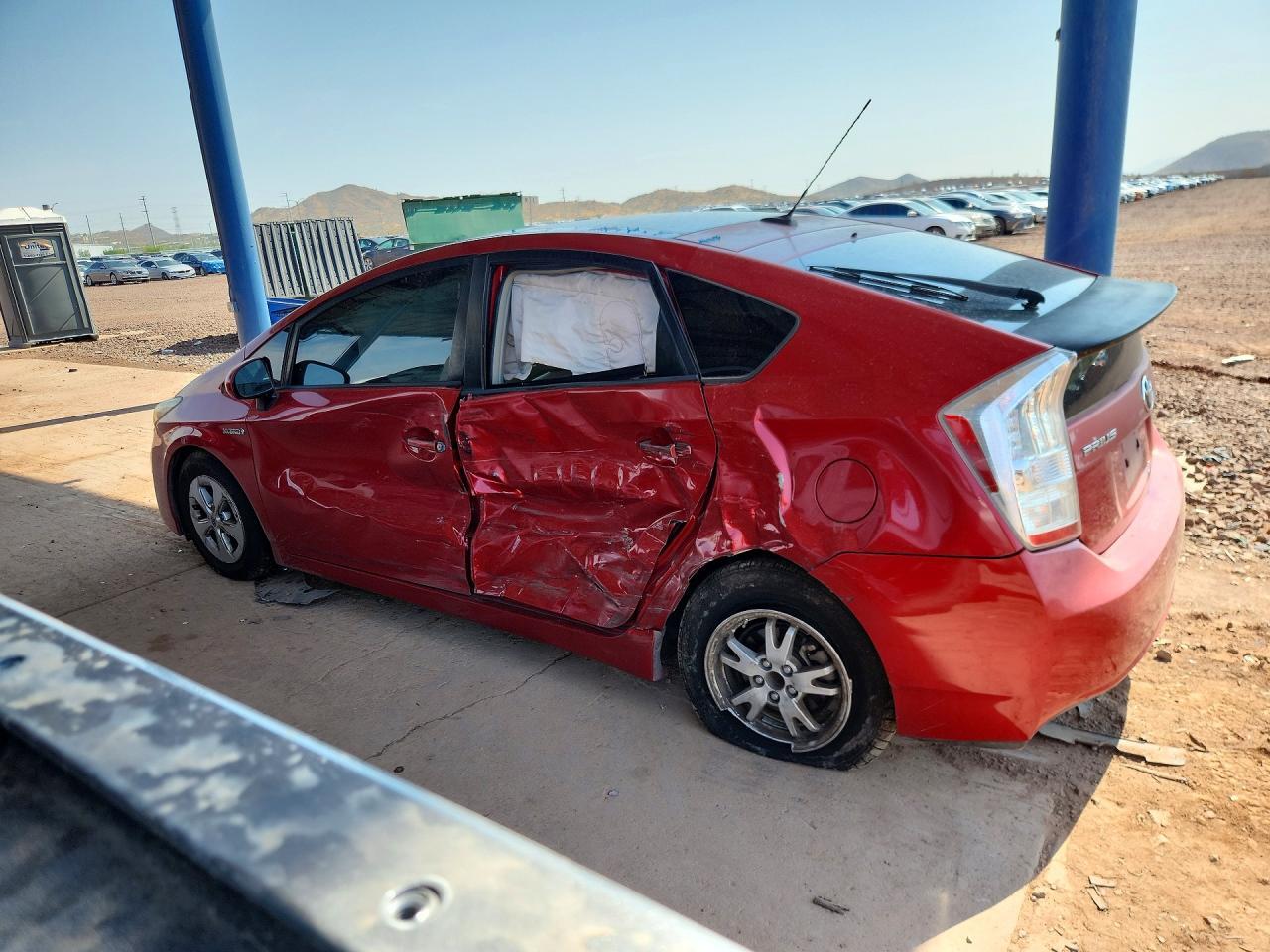 2010 TOYOTA PRIUS III — Фото 2 из 12