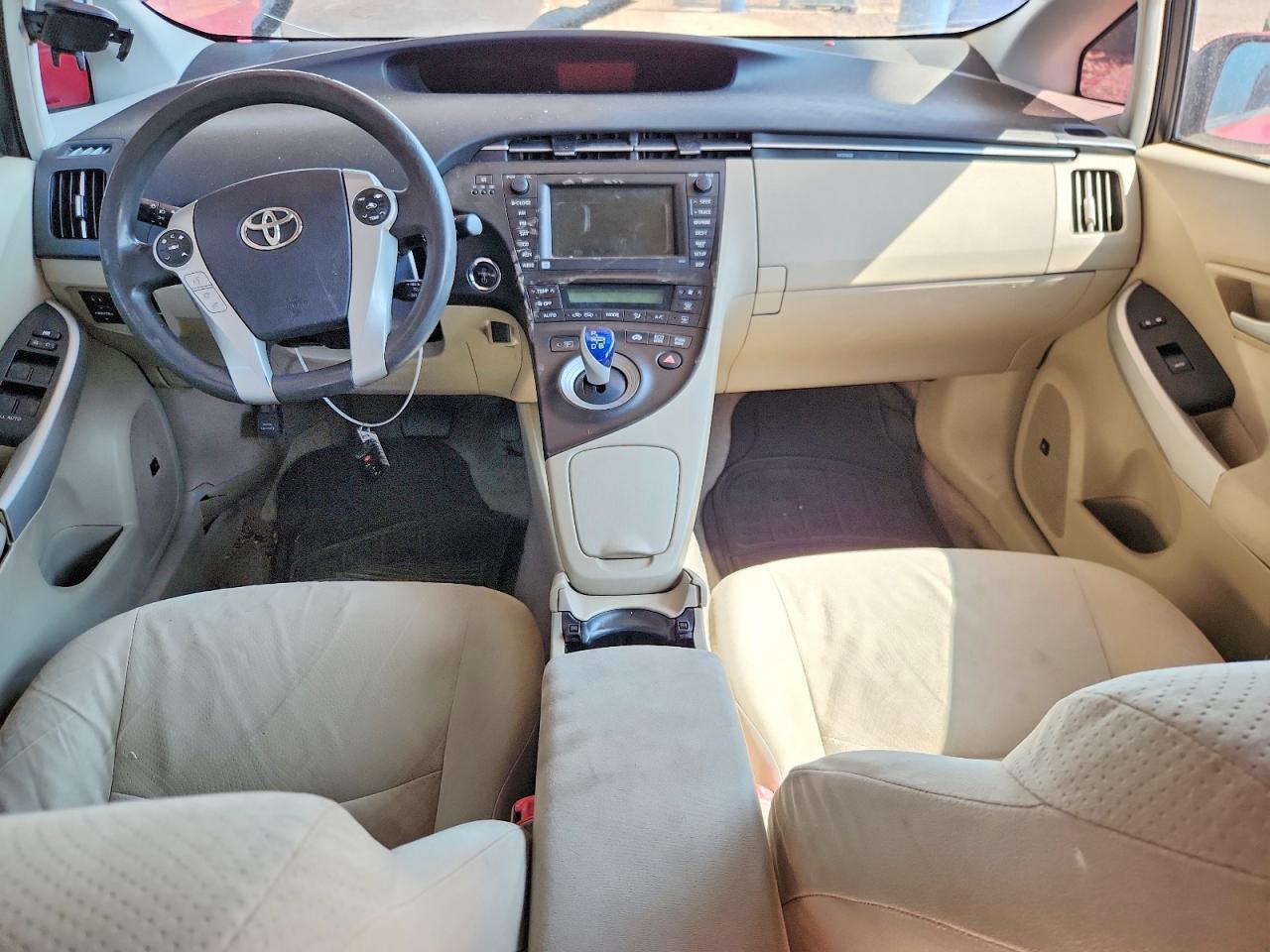 2010 TOYOTA PRIUS III — Фото 8 из 12