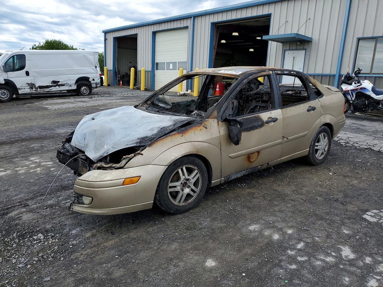 1FAFP3430YW255323 2000 FORD FOCUS photo no. 1