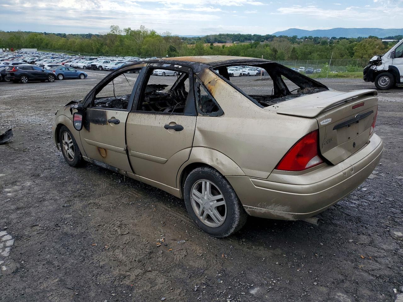 1FAFP3430YW255323 2000 FORD FOCUS photo no. 2
