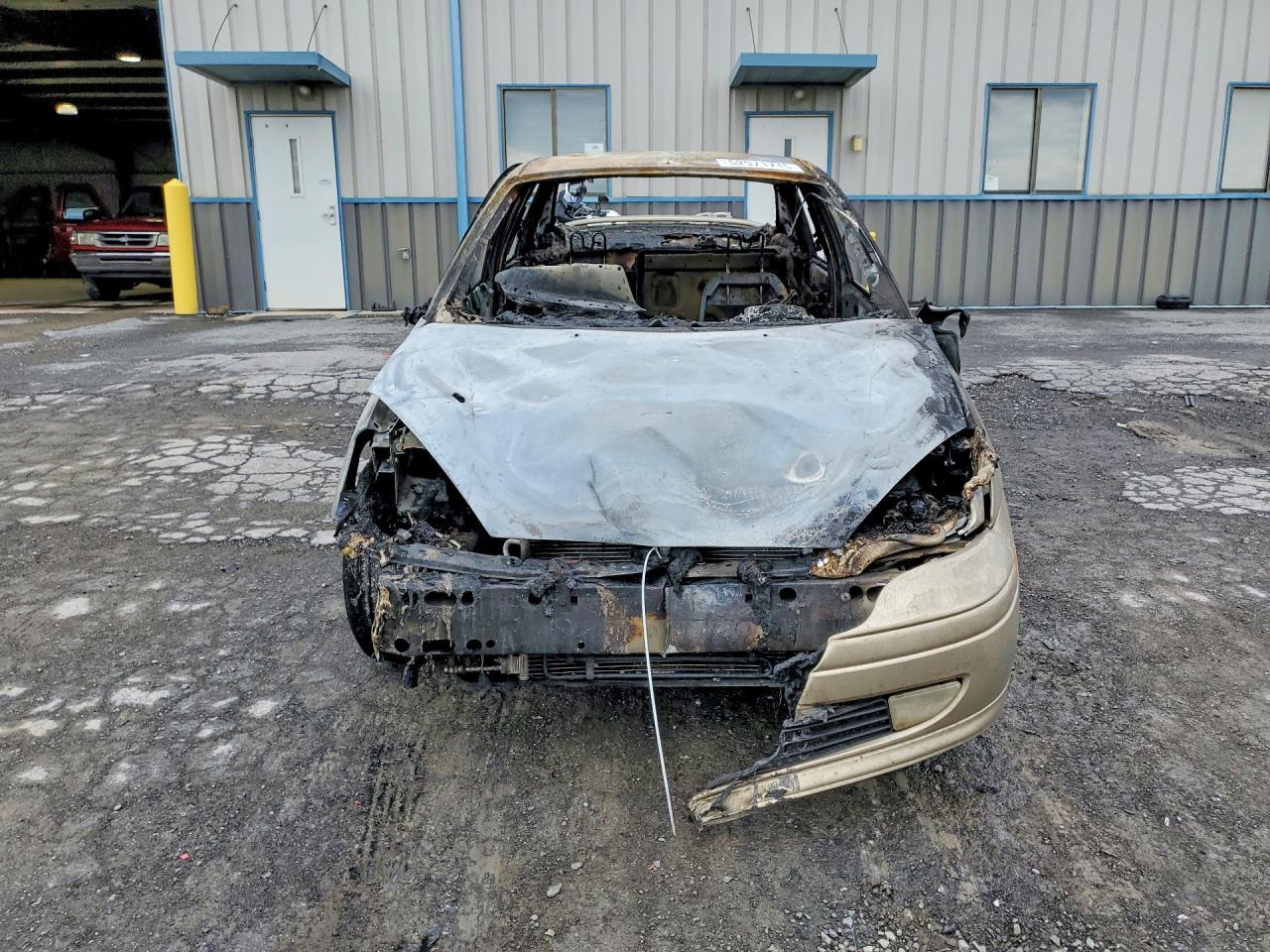 1FAFP3430YW255323 2000 FORD FOCUS photo no. 5