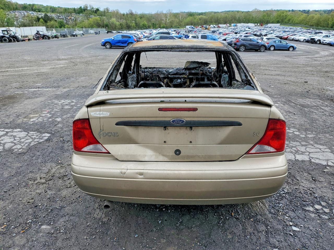 1FAFP3430YW255323 2000 FORD FOCUS photo no. 6