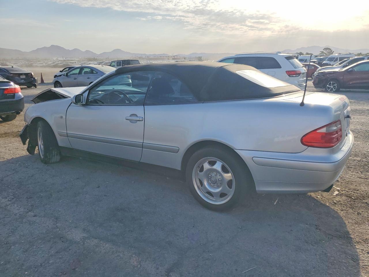 1999 MERCEDES-BENZ CLK 320 — Фото 2 из 12