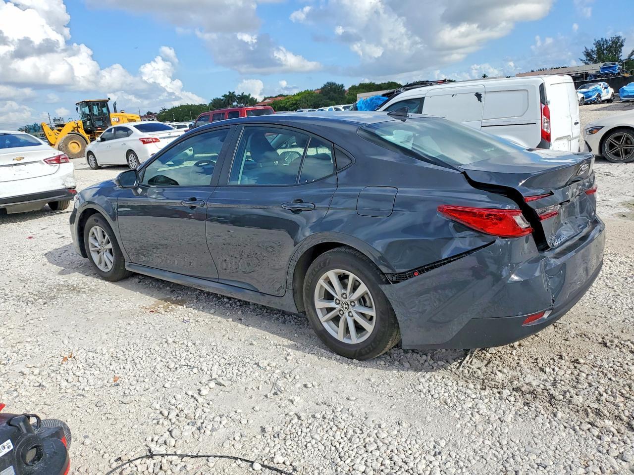 2025 TOYOTA CAMRY LE — Фото 2 из 12