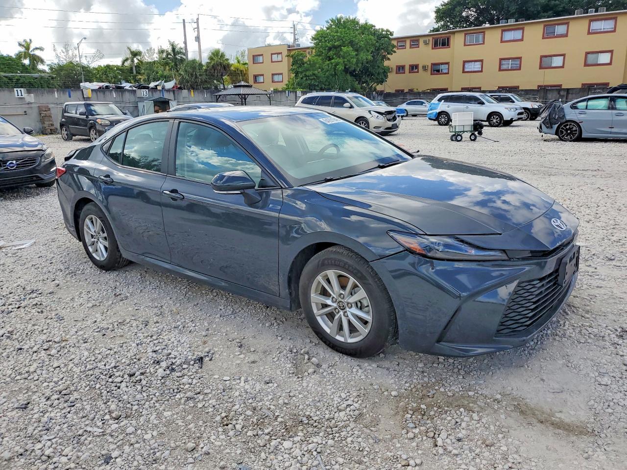 2025 TOYOTA CAMRY LE — Фото 4 из 12