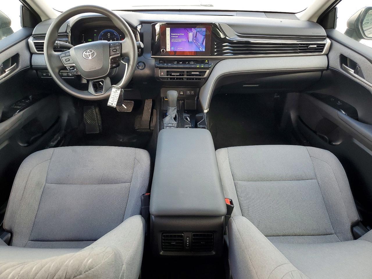 2025 TOYOTA CAMRY LE — Фото 8 из 12