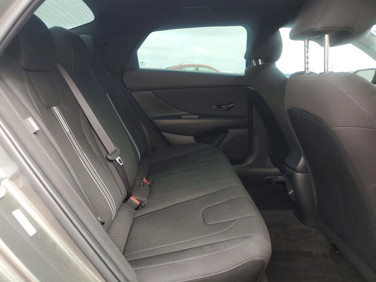 2025 HYUNDAI ELANTRA SEL SPORT — Фото 10 из 12