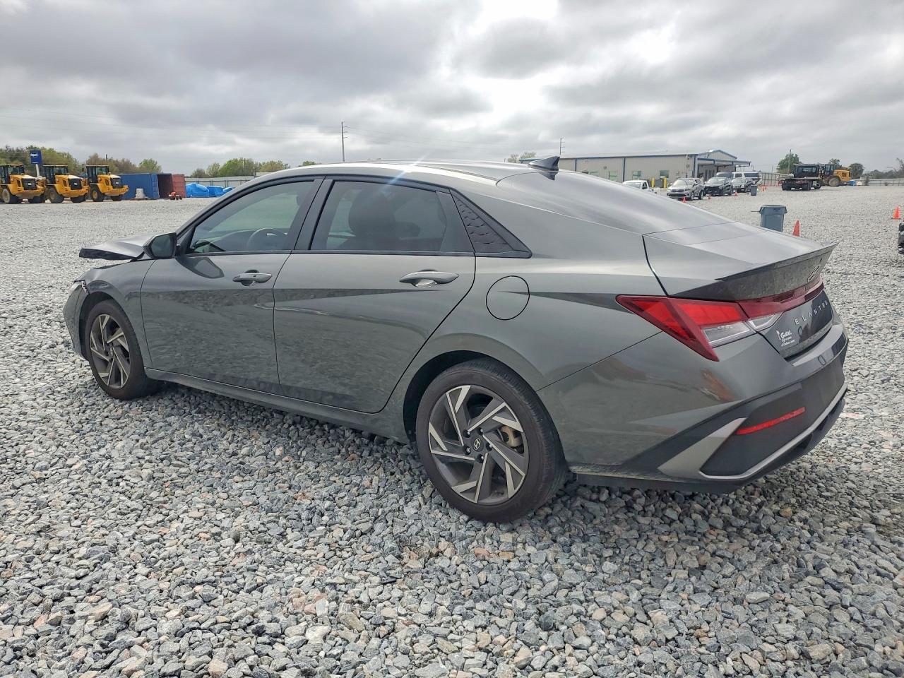 2025 HYUNDAI ELANTRA SEL SPORT — Фото 2 из 12