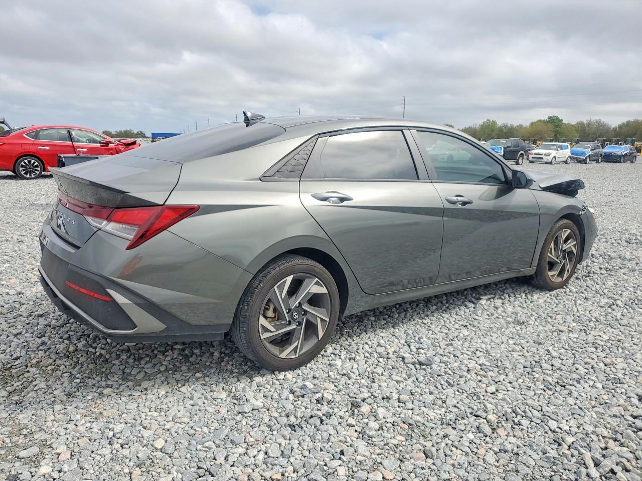 2025 HYUNDAI ELANTRA SEL SPORT — Фото 3 из 12